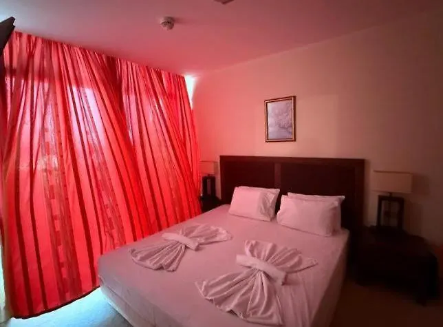 двуспален сънсет ризорт с фронтален изглед към море