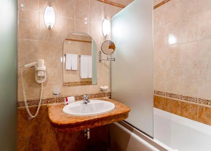 двуспален сънсет ризорт с фронтален изглед към море דירה