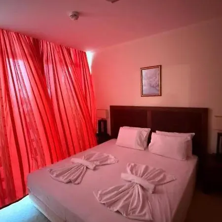 двуспален сънсет ризорт с фронтален изглед към море