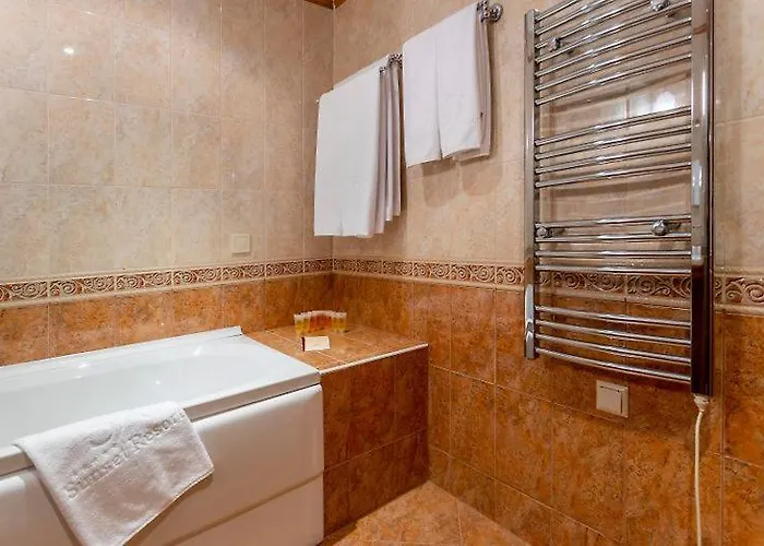 двуспален сънсет ризорт с фронтален изглед към море 포마리